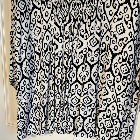 Soft Surroundings Black and White Notched Collar Blouse with Back Elastic Size L - Picture 7 of 8